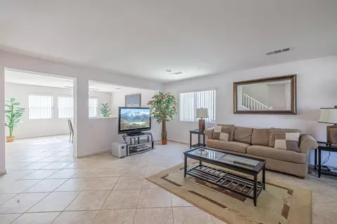 43708 Dana Dr, Lancaster, CA 93535 photo 3