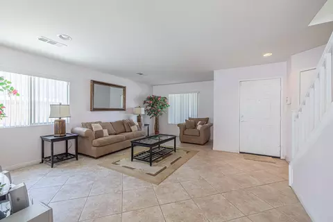 43708 Dana Dr, Lancaster, CA 93535 photo 2