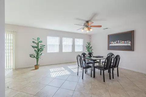 43708 Dana Dr, Lancaster, CA 93535 photo 5