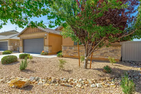 3615 Emerald Ln, Lancaster, CA 93535 photo 2