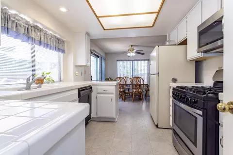 44253 Halcom Ave, Lancaster, CA 93536 photo 8