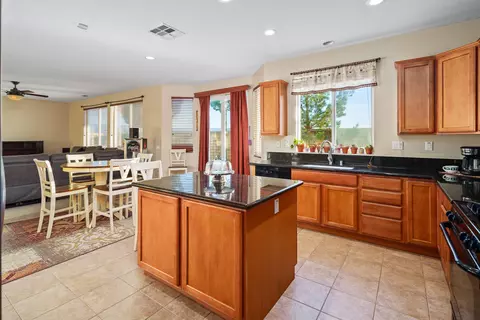 44951 Normandy Ln, Lancaster, CA 93536 photo 9