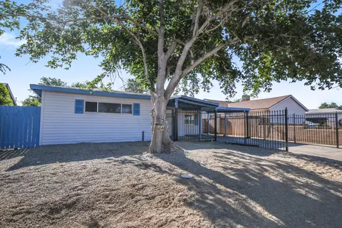 37842 10th St E, Palmdale, CA 93550 photo 1