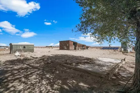 10205 Avenue J E, Lancaster, CA 93535 photo 13