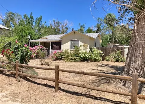 18253 Ellstree Dr, Lake Hughes, CA 93532