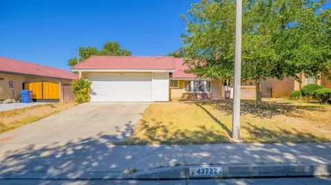 43722 Rogier St, Lancaster, CA 93535 photo 2