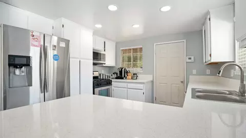 43722 Rogier St, Lancaster, CA 93535 photo 14