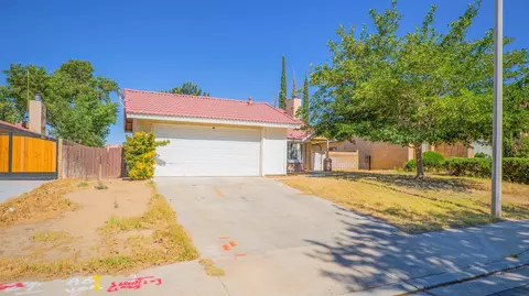 43722 Rogier St, Lancaster, CA 93535 photo 3