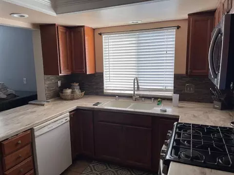 44145 Berkeley Ct, Lancaster, CA 93536 photo 12