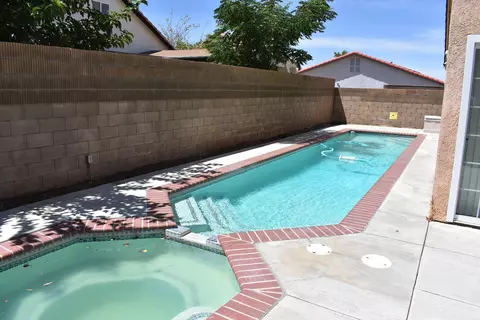 44145 Berkeley Ct, Lancaster, CA 93536 photo 2