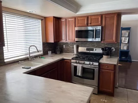 44145 Berkeley Ct, Lancaster, CA 93536 photo 3