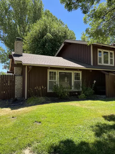 65 Meadow Lakes Dr, Tehachapi, CA 93561 photo 2