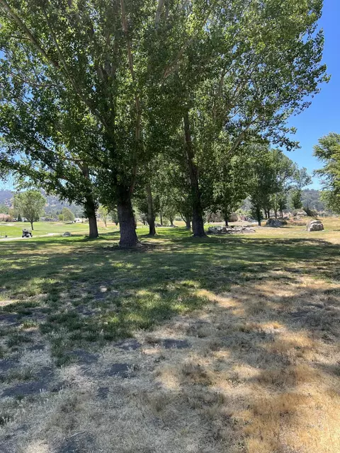 65 Meadow Lakes Dr, Tehachapi, CA 93561 photo 4