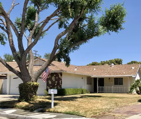 541 Oldfield St E, Lancaster, CA 93535 photo 2