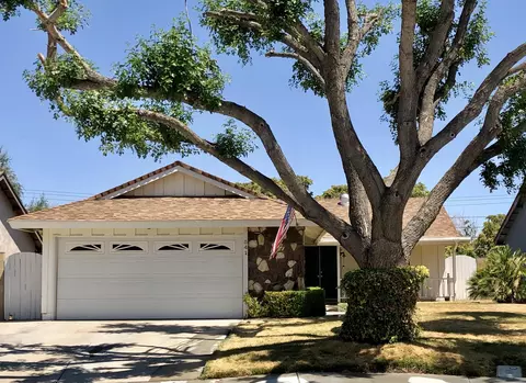541 Oldfield St E, Lancaster, CA 93535 photo 1