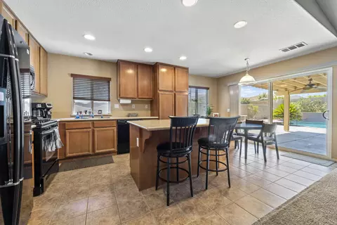 1608 Thomas Dr, Lancaster, CA 93535 photo 9
