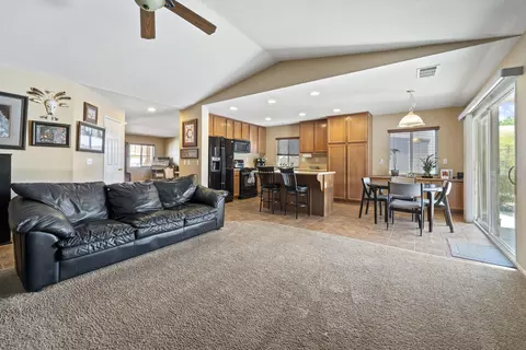 1608 Thomas Dr, Lancaster, CA 93535 photo 11