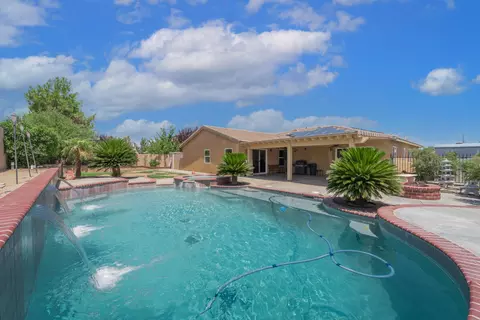 1608 Thomas Dr, Lancaster, CA 93535 photo 3