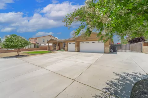 1608 Thomas Dr, Lancaster, CA 93535 photo 2