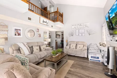45859 Picadilly St, Lancaster, CA 93534 photo 2