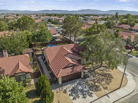 1136 Stephanie Ct, Lancaster, CA 93535 photo 3