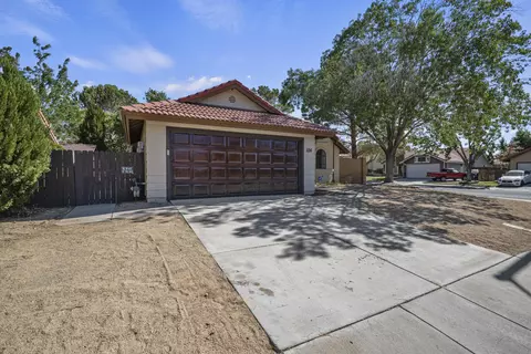 1136 Stephanie Ct, Lancaster, CA 93535 photo 4