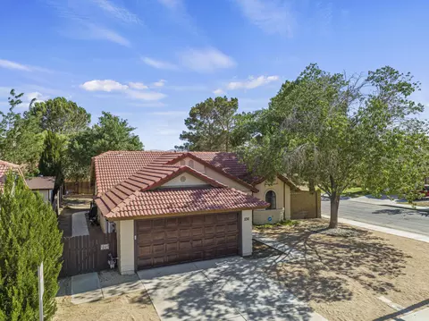 1136 Stephanie Ct, Lancaster, CA 93535 photo 2