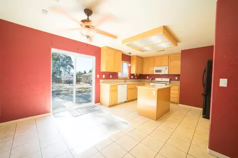 18011 Churchill St, Tehachapi, CA 93561 photo 2