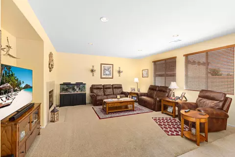 2213 Avenida Del Mar, Lancaster, CA 93535 photo 6