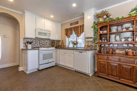 650 E Jenner St, Lancaster, CA 93535 photo 10
