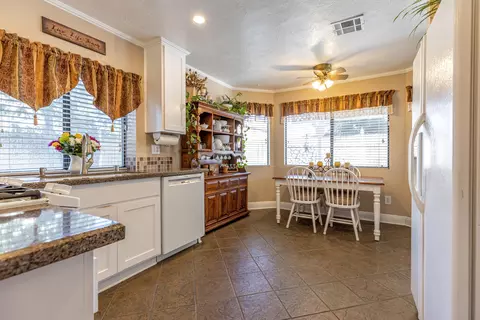 650 E Jenner St, Lancaster, CA 93535 photo 11