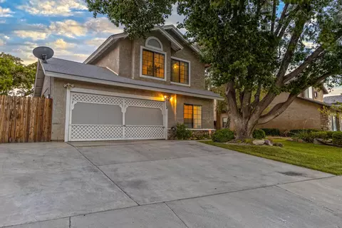 650 E Jenner St, Lancaster, CA 93535 photo 2