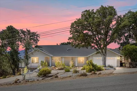21508 Indian Wells Dr, Tehachapi, CA 93561 photo 1