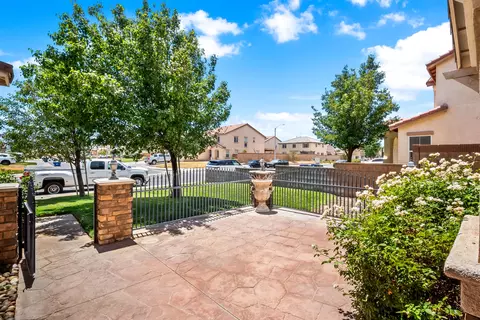 5779 Golding Dr, Lancaster, CA 93536 photo 5