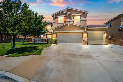 5779 Golding Dr, Lancaster, CA 93536 photo 1