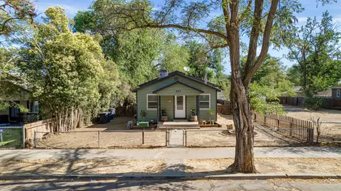 227 D St W, Tehachapi, CA 93561 photo 2