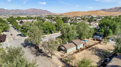 227 D St W, Tehachapi, CA 93561 photo 22