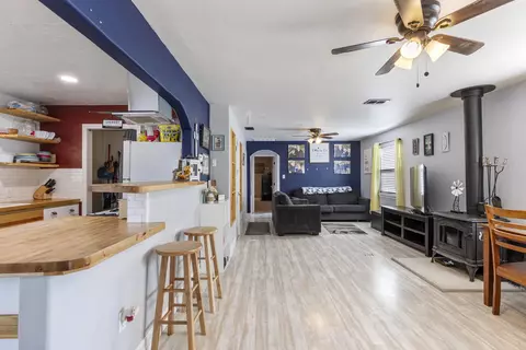 227 D St W, Tehachapi, CA 93561 photo 3