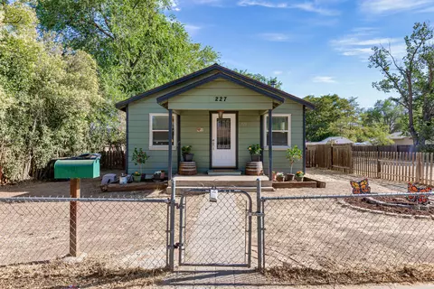 227 D St W, Tehachapi, CA 93561 photo 1