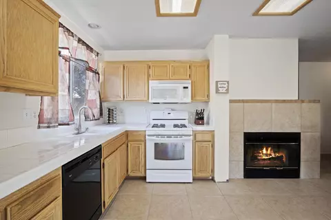 6240 Jasper Ct, Lancaster, CA 93536 photo 12