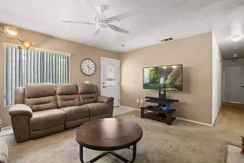6240 Jasper Ct, Lancaster, CA 93536 photo 3