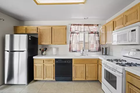 6240 Jasper Ct, Lancaster, CA 93536 photo 8