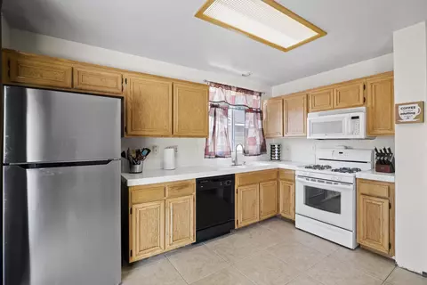 6240 Jasper Ct, Lancaster, CA 93536 photo 7