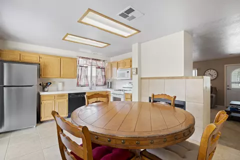 6240 Jasper Ct, Lancaster, CA 93536 photo 11
