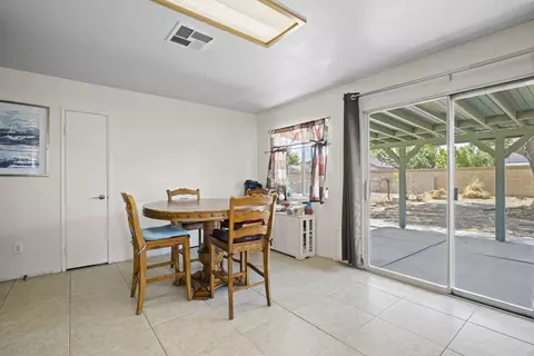 6240 Jasper Ct, Lancaster, CA 93536 photo 9