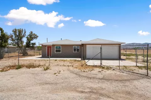 38605 15th St E, Palmdale, CA 93550 photo 2