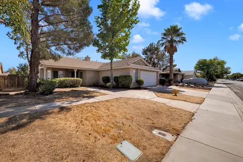 2340 Morningside Ave, Lancaster, CA 93535 photo 2