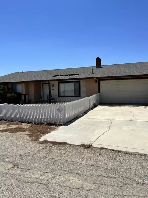 15732 Valeport Ave, Lancaster, CA 93535 photo 3