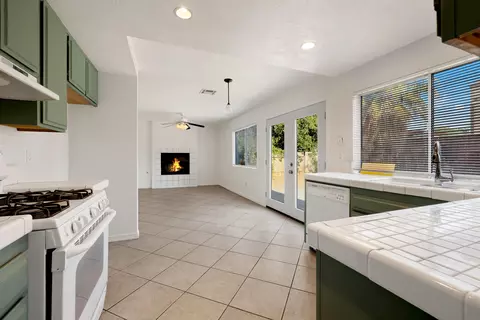 1132 Kettering St E, Lancaster, CA 93535 photo 9