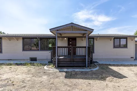 30060 Niblick Ln, Tehachapi, CA 93561 photo 2